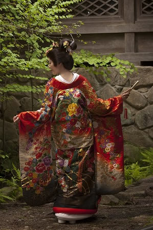 日枝神社で赤い色打掛の花嫁