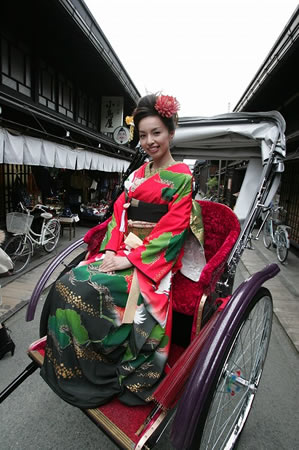 高山古い町並み人力車での結婚式写真