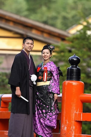 高山古い町並み赤い橋の結婚式写真