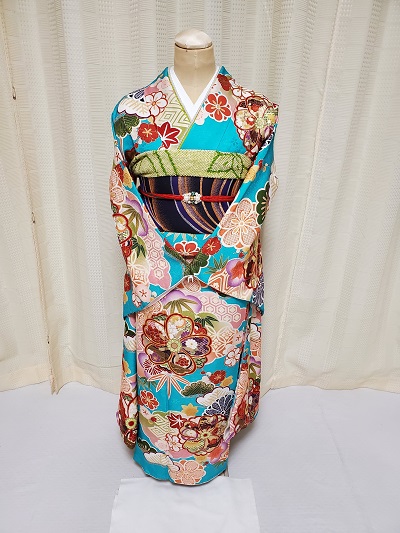 リメイク前のターコイズブルーの成人式の振袖