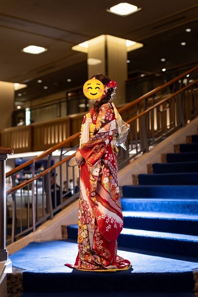 赤色のリメイク引き振袖を着た花嫁