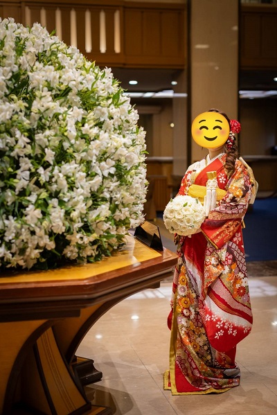 赤色のリメイク引き振袖を着た花嫁