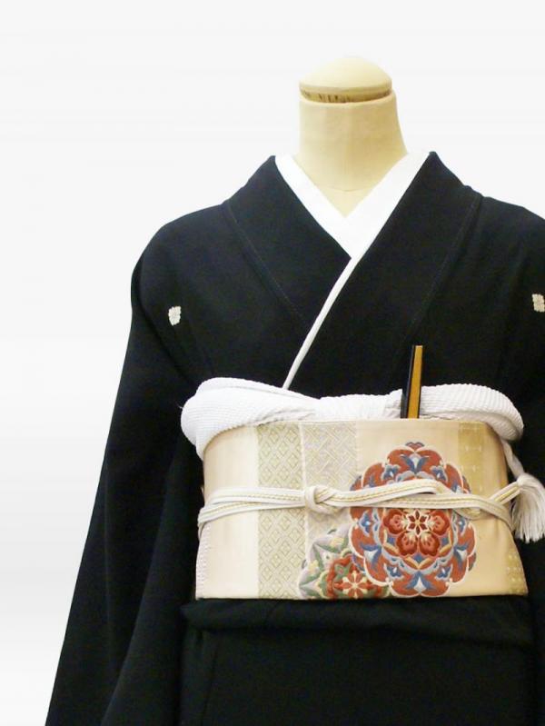 桜・松・鶴・牡丹・橘の黒留袖