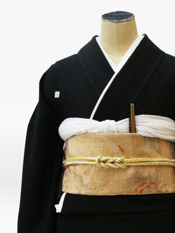 金入り扇柄　梅・鳳凰の黒留袖