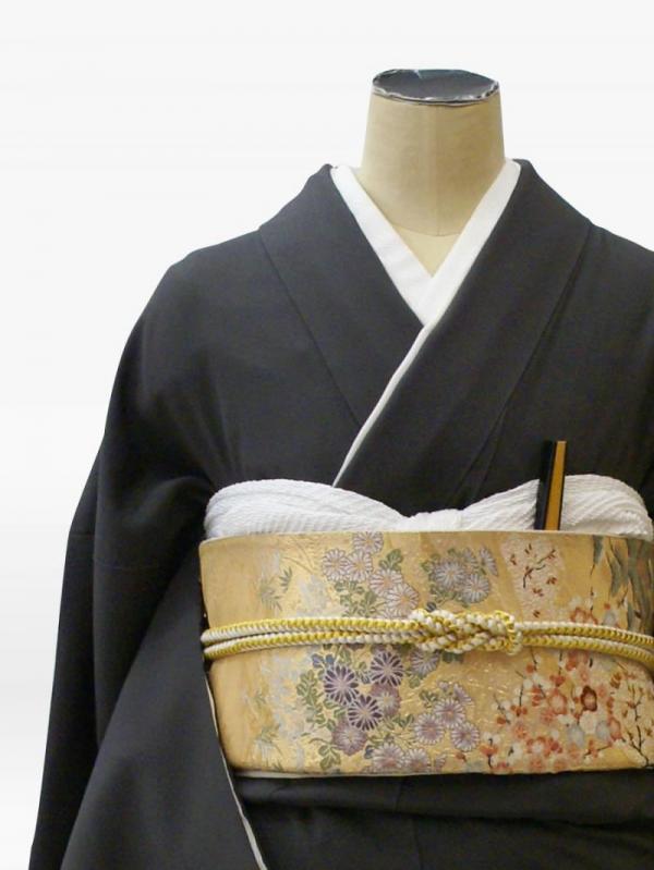 黒緑色の梅に菊・千羽鶴の色留袖